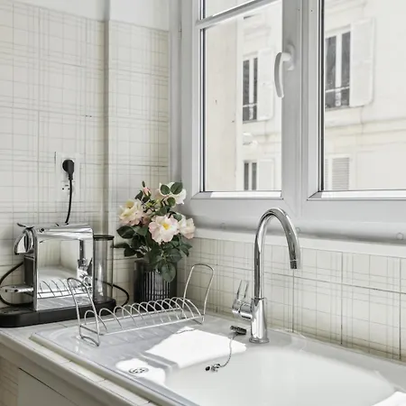 Bnbnook - Light-filled 1br Close To Eiffel Tower Apartment Paris