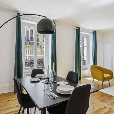 Bnbnook - Light-filled 1br Close To Eiffel Tower Apartment